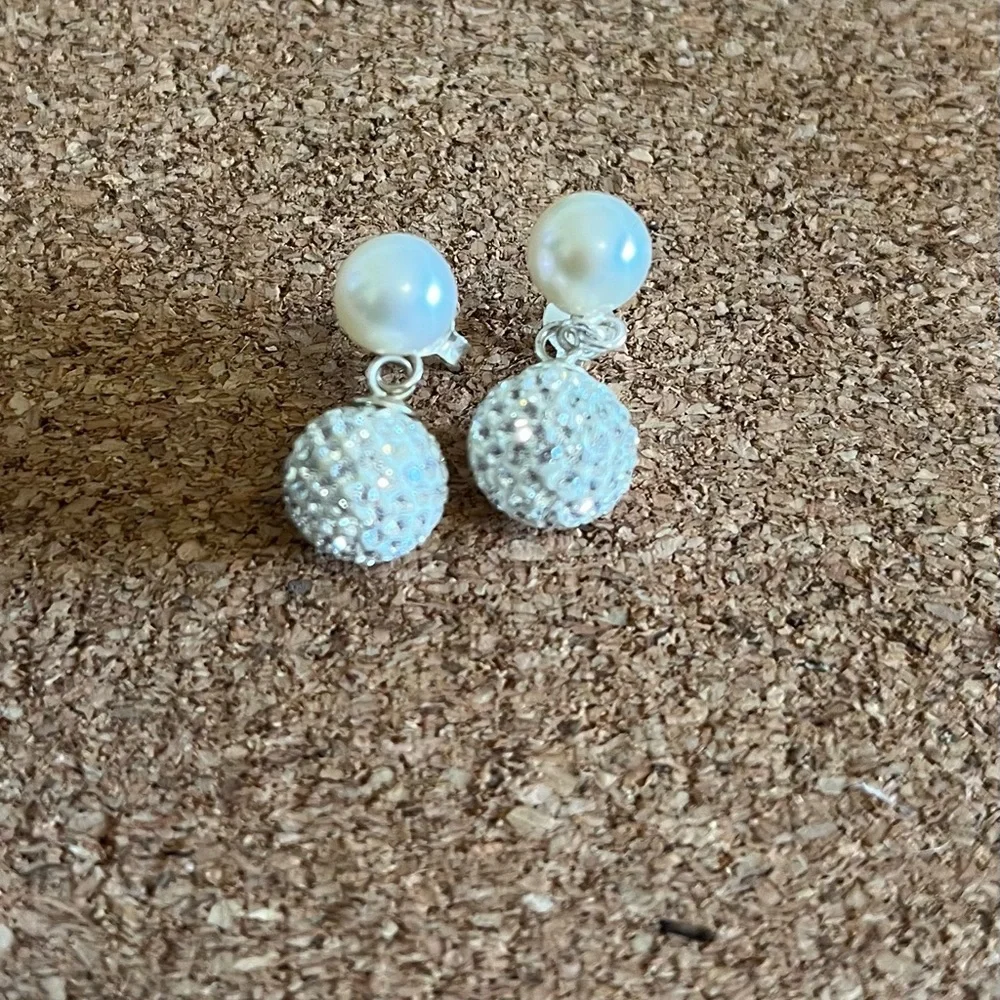 Prouds cultured pearl and silver glitter ball earrings. In as new condition. - Picture 1 of 2